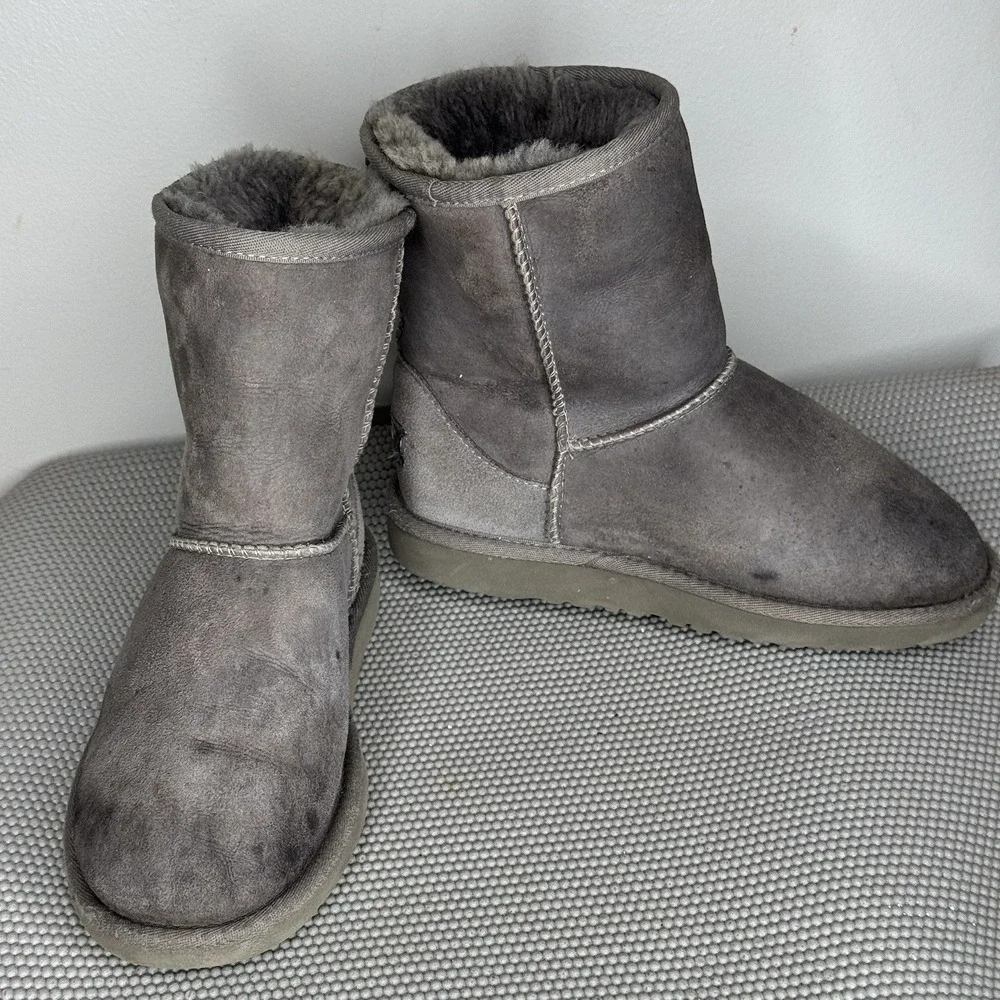 UGG Classic Boots Suede w/Sheepskin Lining‎ Gray 5251 Kids Size 3 (US) Boys/Girl